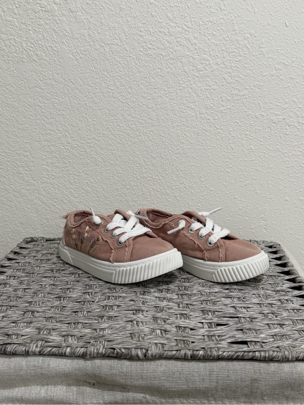 Girls Mauve Canvas Sneakers with Floral Embroidery